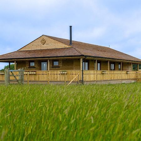 Luxury Log Cabin With A Hot Tub Stone  Bagian luar foto