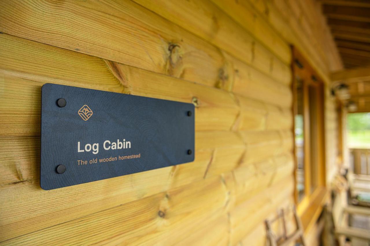 Luxury Log Cabin With A Hot Tub Stone  Bagian luar foto