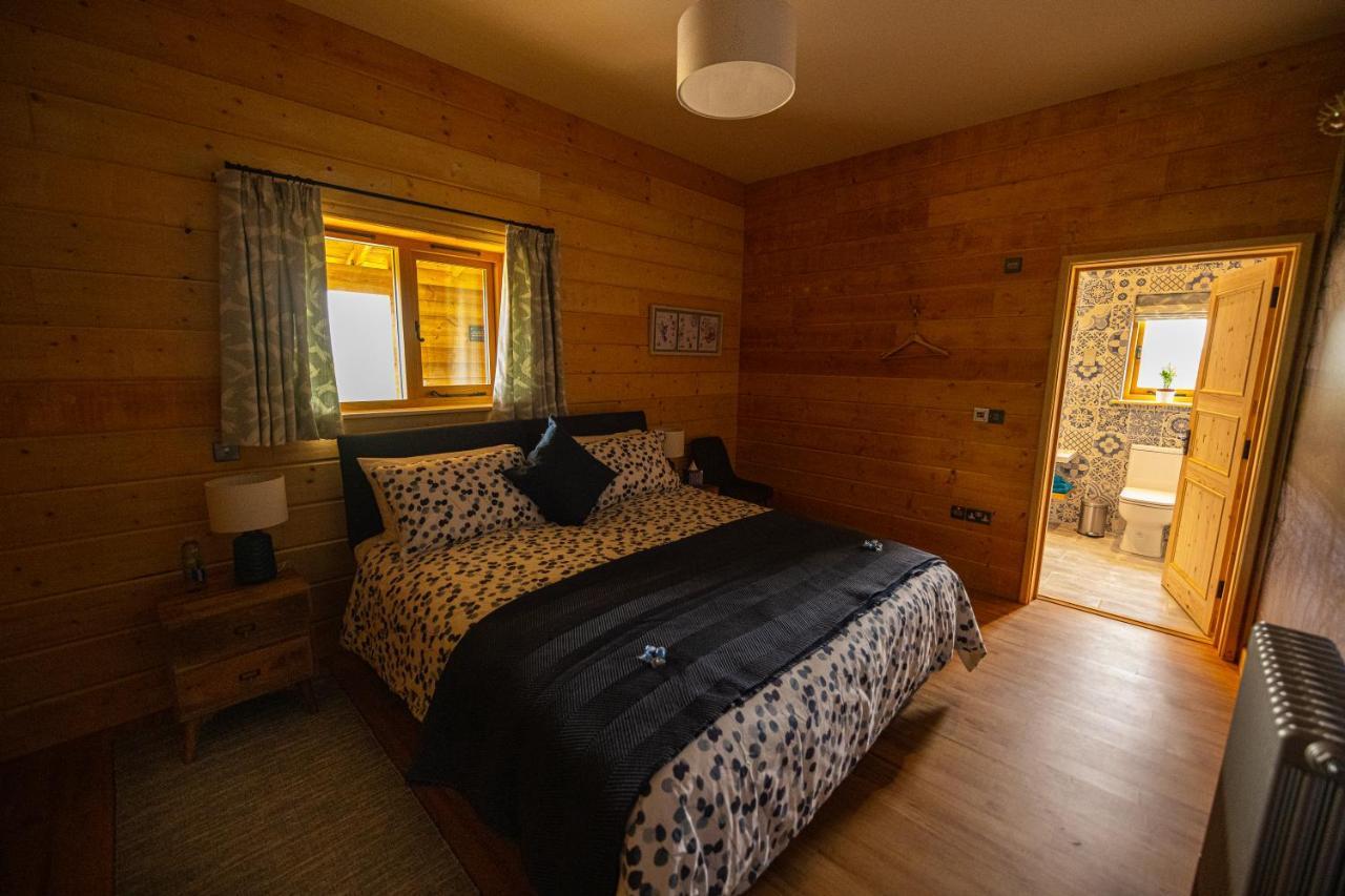 Luxury Log Cabin With A Hot Tub Stone  Bagian luar foto