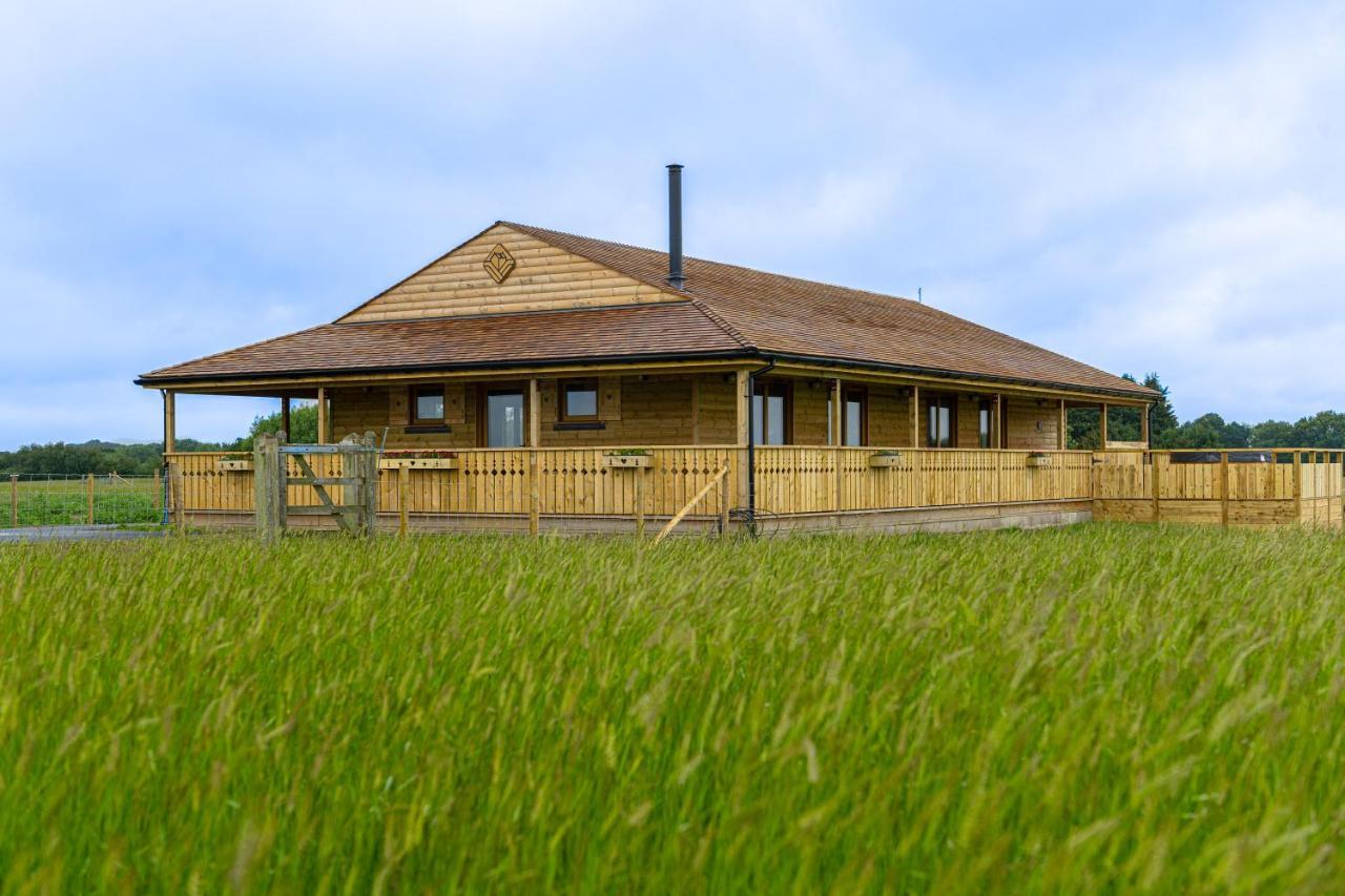 Luxury Log Cabin With A Hot Tub Stone  Bagian luar foto